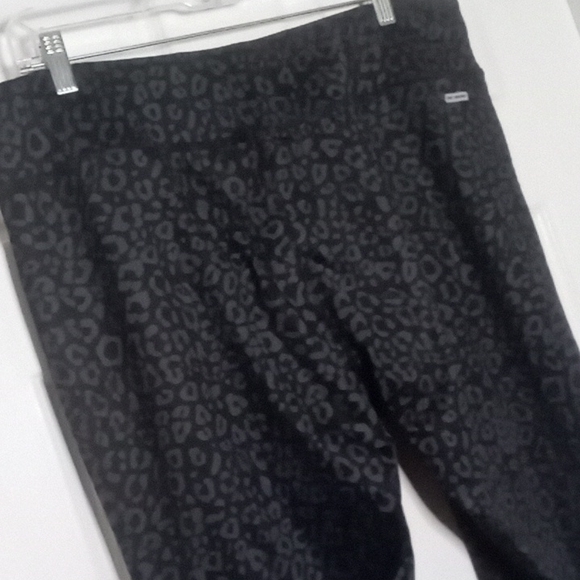 Danskin Now Dri*More leopard print fitted athletic capris - Picture 5 of 9